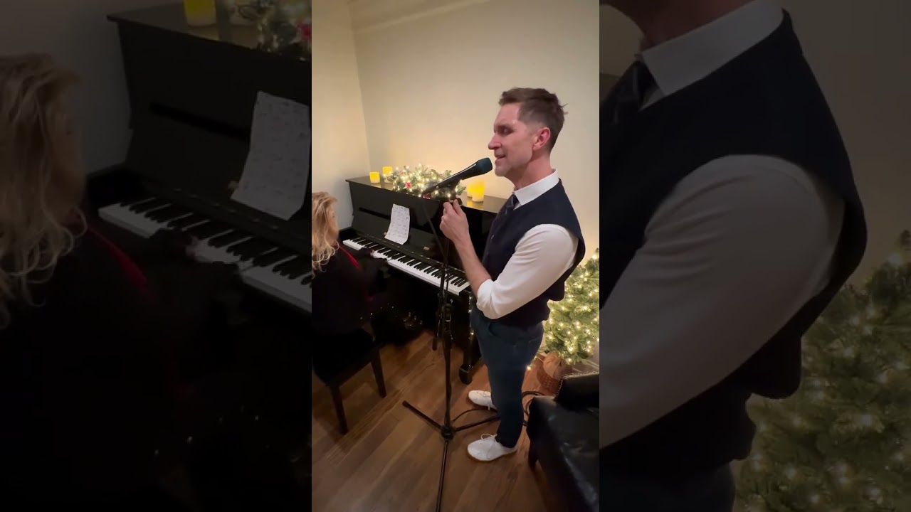 Scott Gray - White Christmas (Live Performance)