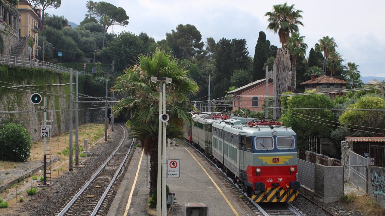 Treni particolari in transito nel levante genovese.