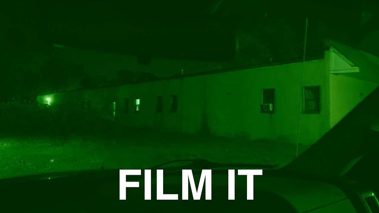 FILM IT : Creepy Night Tour of Creepy Motels : Man Screaming Inside Room!
