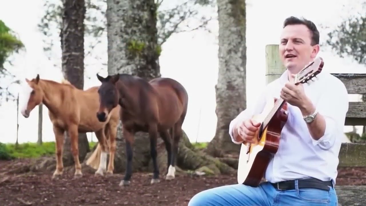 Padre Ezequiel - TOCANDO EM FRENTE