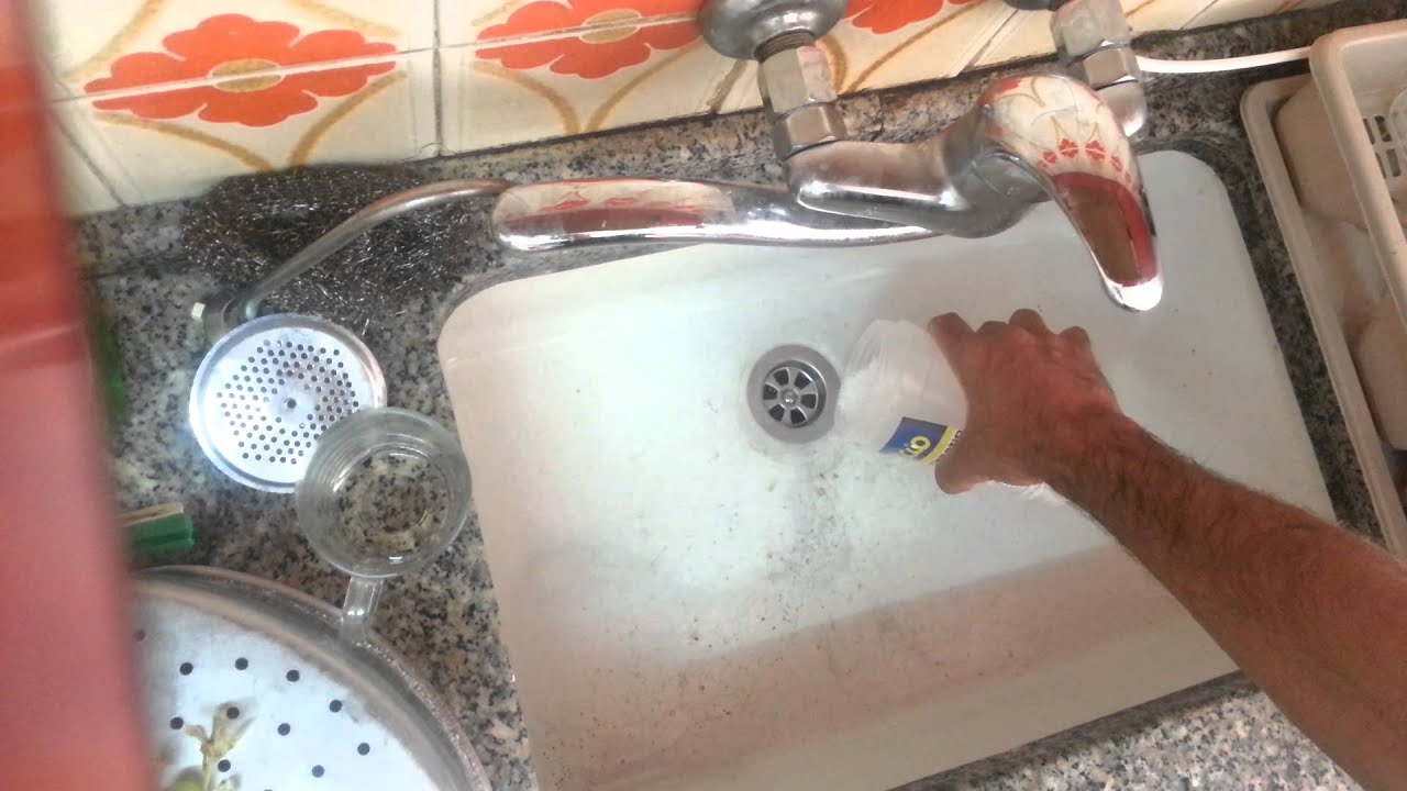 איך לפתוח סתימה בכיור מטבח עם סודה קאוסטיק
