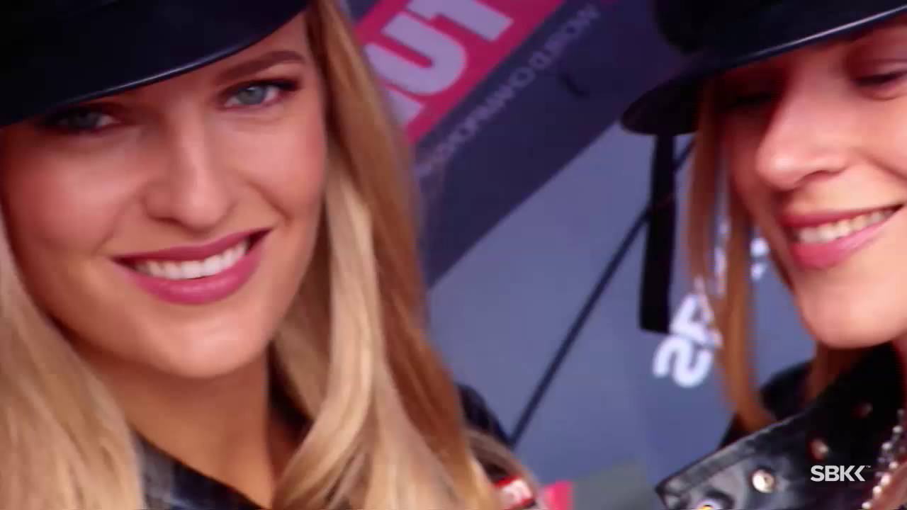 Pirelli German Round Grid Girls