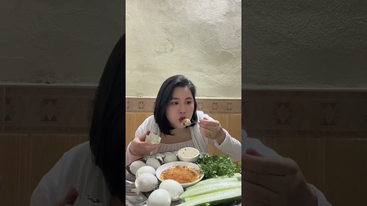 Trứng  vịt lộn nổ muối .mời mọi người cùng ăn với linh nha #Mukbang #Linhbepnho #