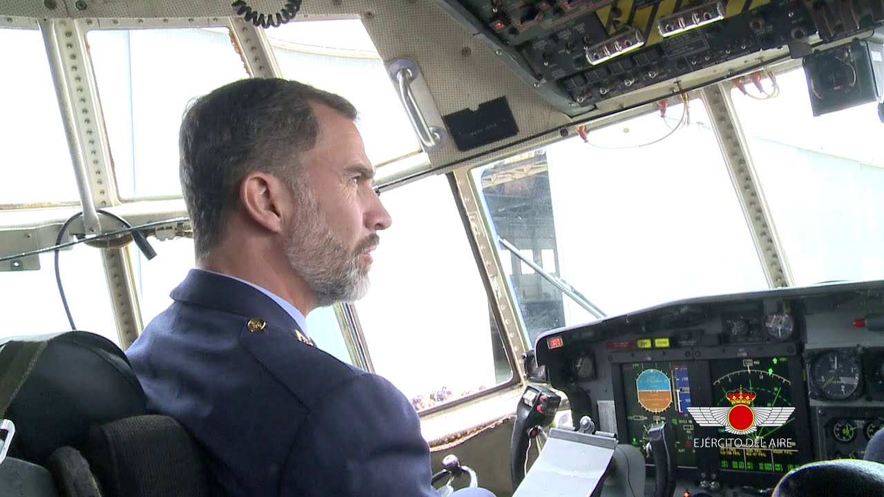 El Rey Felipe VI visita las Alas 15 y 31