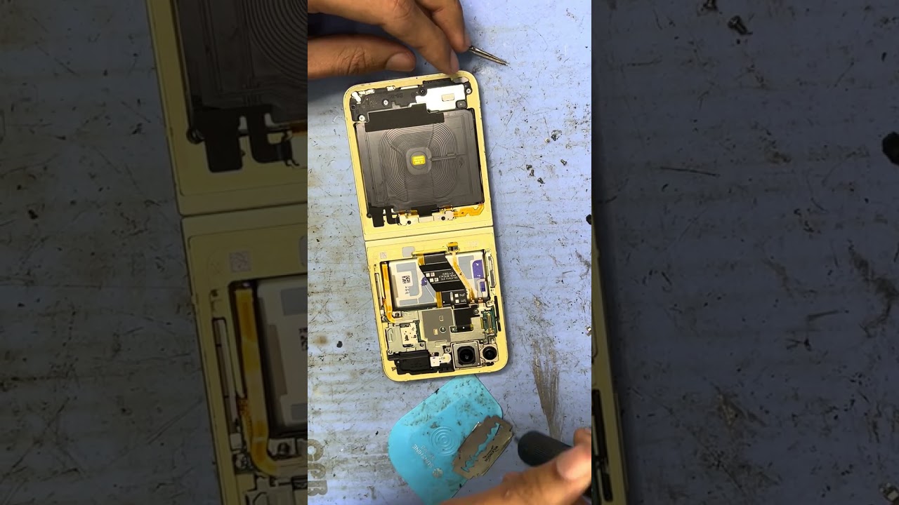 Samsung Z Flip 6 screen/LCD replacement ￼repair  