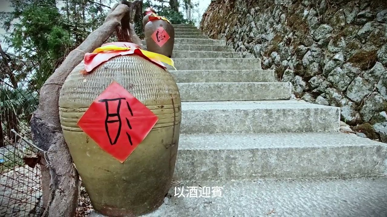 盡管是陰雨的天氣，擋不住出行的步伐.