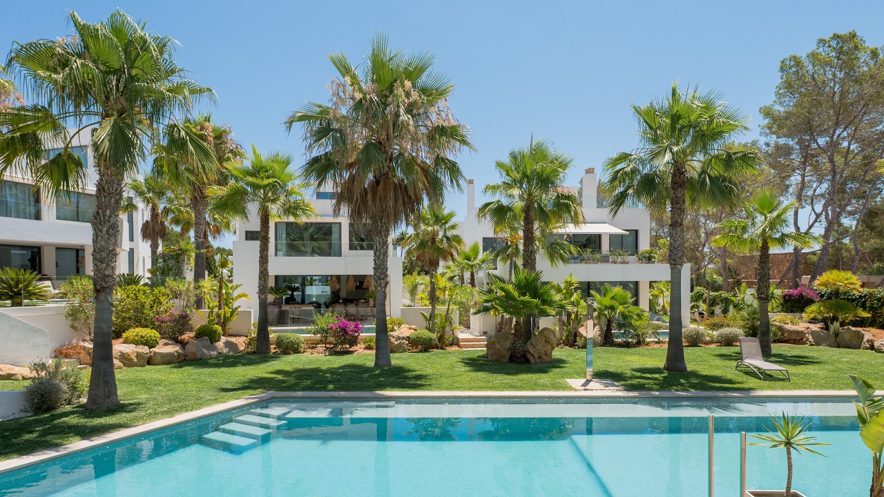 Villa Le&ntilde;a | Contemporary Villa near Cala Le&ntilde;a, Walking Distance from the Beach