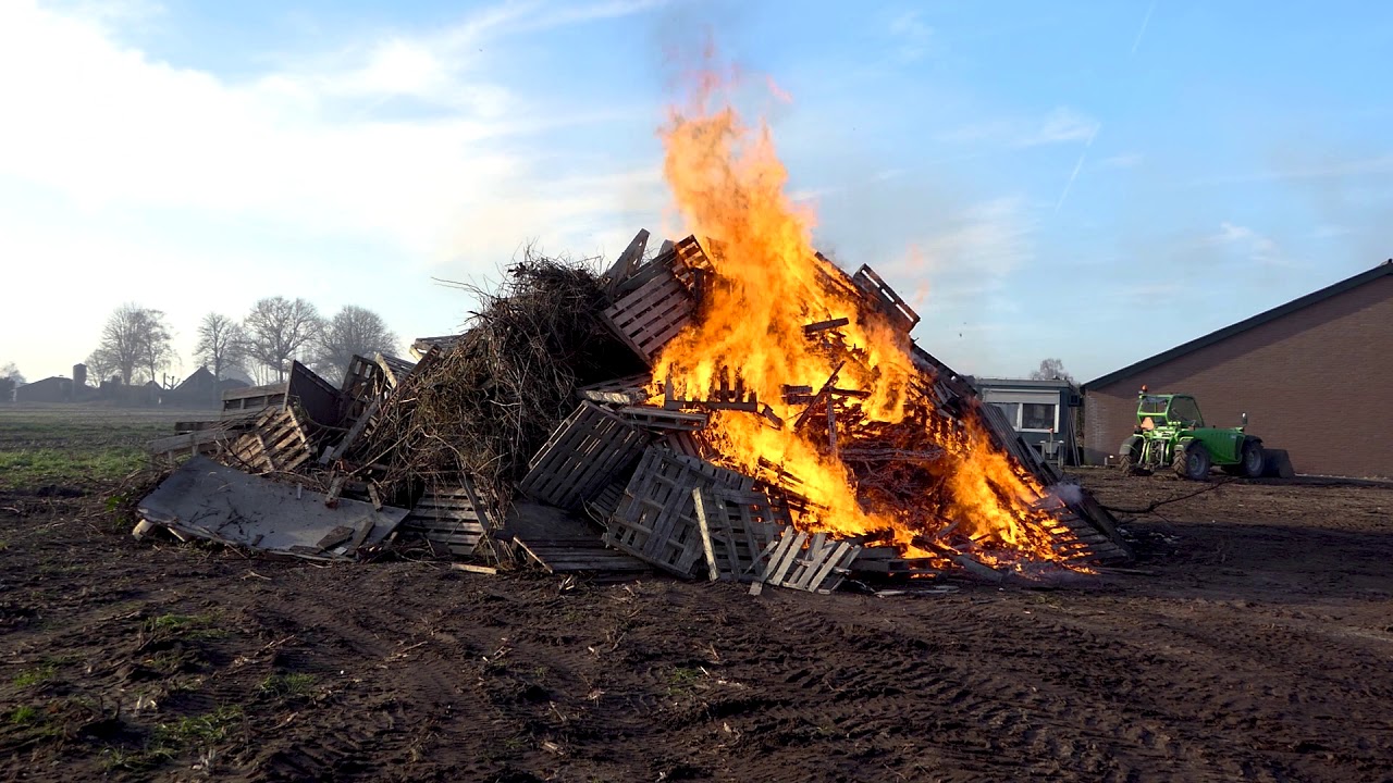 20191231 Vreugdevuur & Carbid schieten oudejaarsdag Putten
