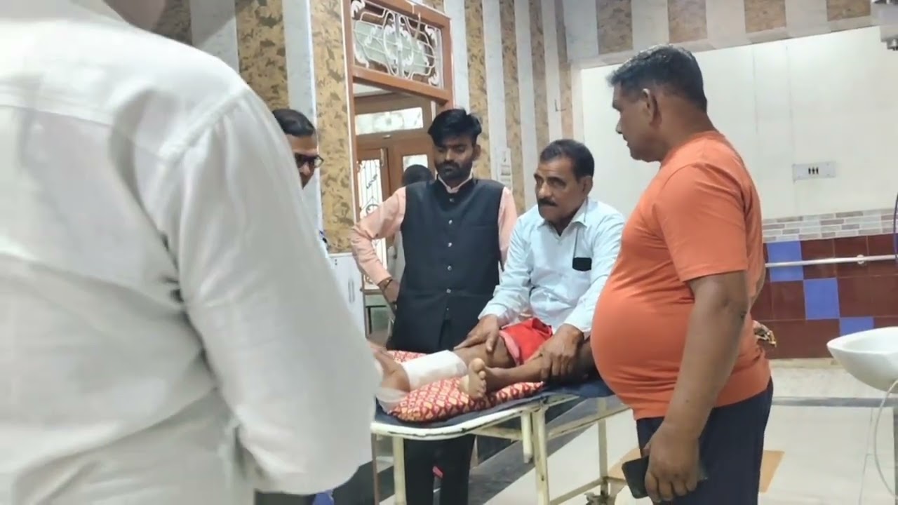 बाबू सुरेंद्र सिंह को अस्पताल ले जाने की तैयारी