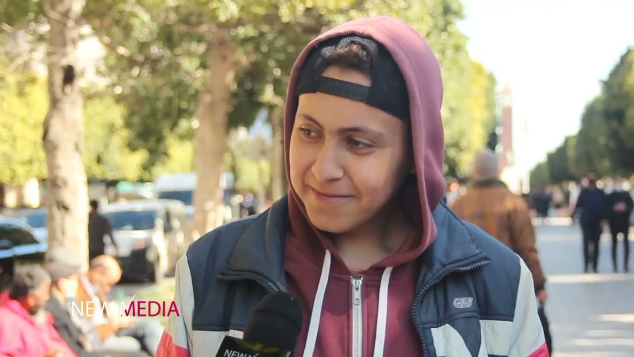 😁😆 ديما متشائم وديما نائم  .. مالقيتش خدمة .. في الظاهر عاقل   وما خفي كان أعظم