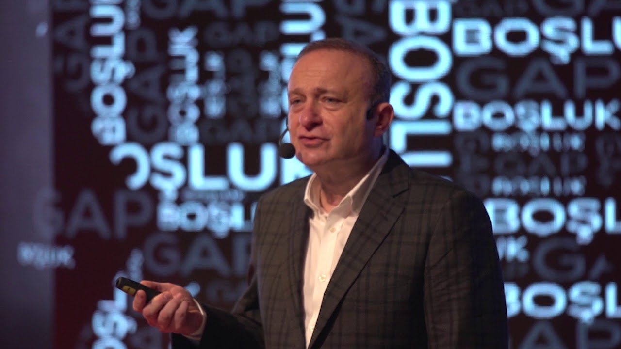 Bir Boşluk Tasarımı Olarak Gelecek ve Kutunun Dışında Düşünmek | Alphan Manas | TEDxYouth@SAC