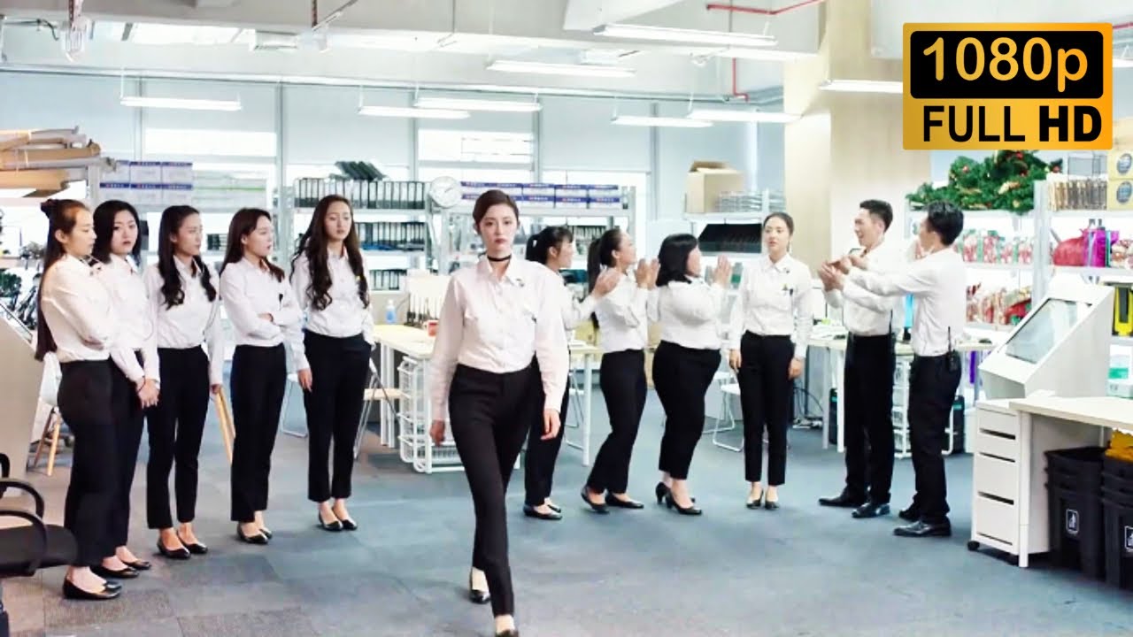 Movie！ 心機女費盡心思想要贏得比賽，怎料灰姑娘卻輕鬆拿下第一名，心機女被開除！#这个世界不看脸 #最新電影 #大陸電影 #職場電影
