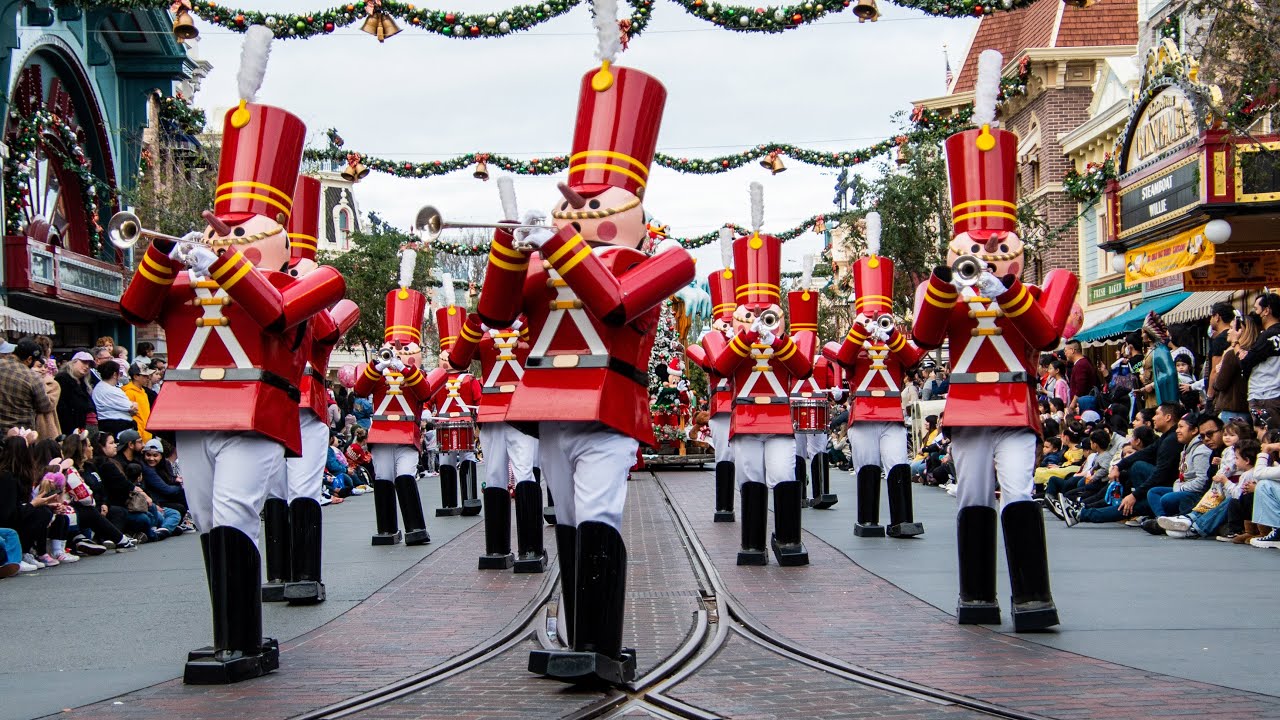 A Christmas Fantasy Parade, Disneyland Resort