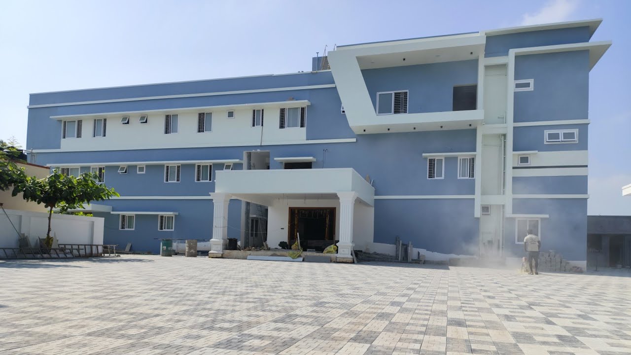 VARAM HOSPITAL 🏥.                                📍 ALANGULAM.