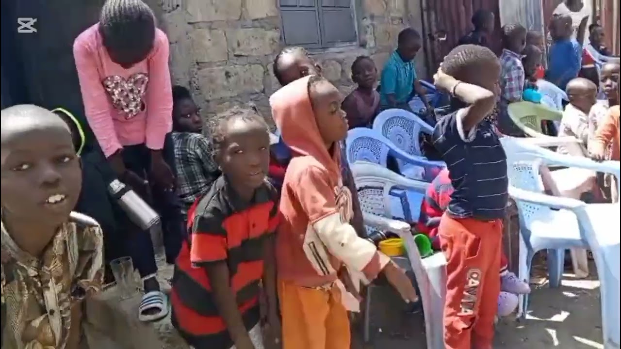 Kids praise and worship and share bible lessons 