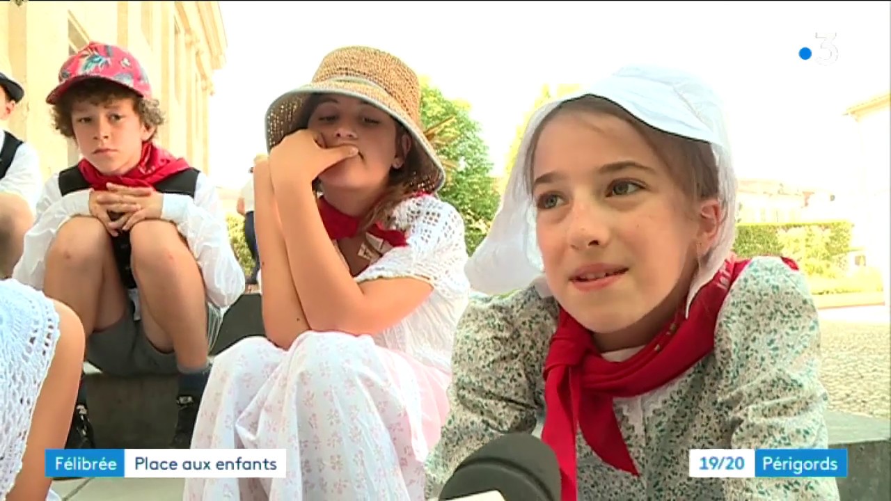 Les enfants à la félibrée de Périgueux