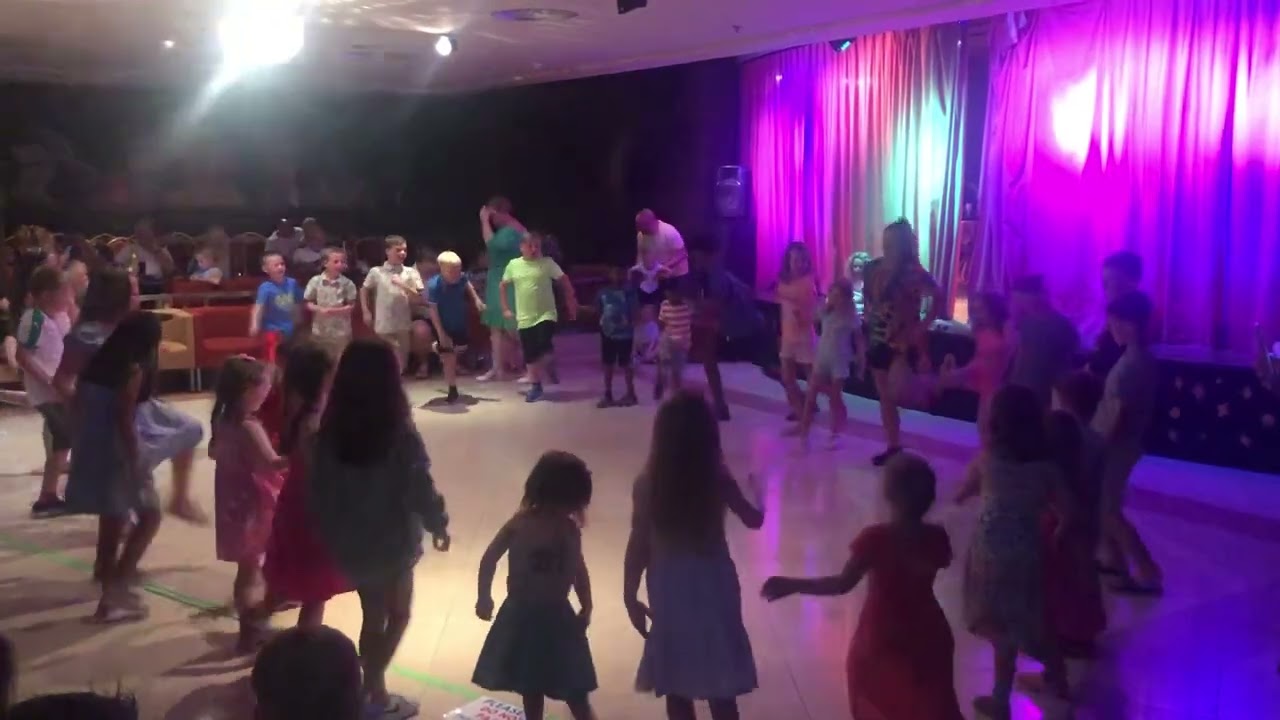 Elba Sara Fuerteventura Mini Disco Hokey Cokey