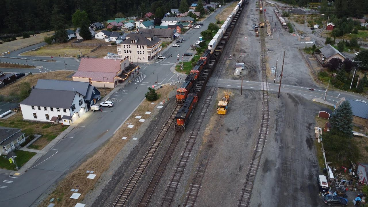 BNSF 3 way train meet and a very late Amtrak Empire Builder #8 (Skykomish, WA) - 08/21/2024
