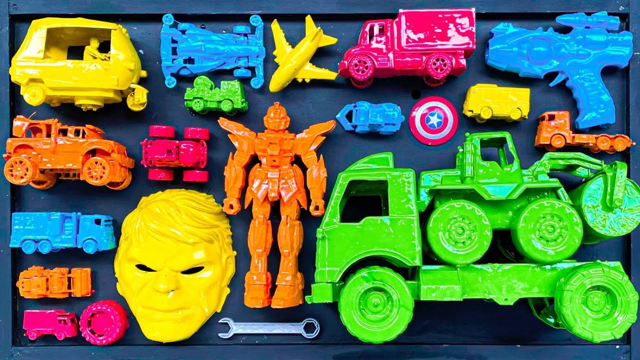 Membersihkan mobil mobilan, mobil jeep, transformers, mobil monster, truk loader, mobil balap