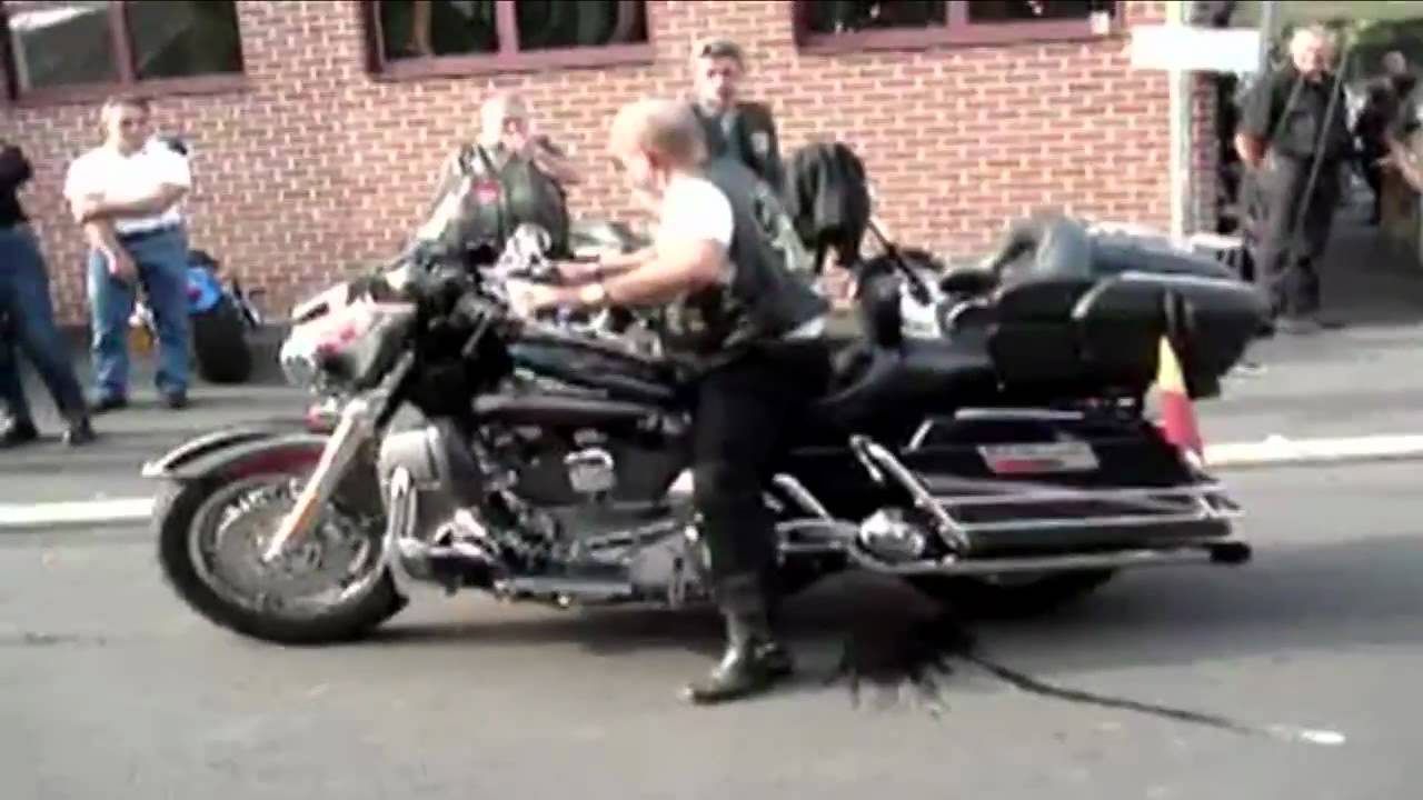 ikwilvanmijnmotorfietsaf.nl | Posers crashen hun Harley Davidson motorfiets