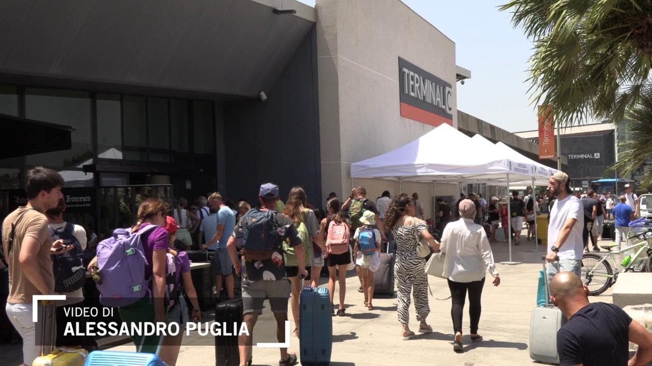 La commissione Trasporti all'aeroporto di Catania, i passeggeri: 