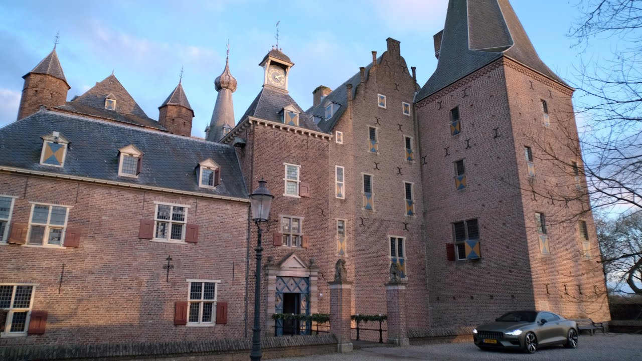 Magical Castle Doorwerth at sunset   4K