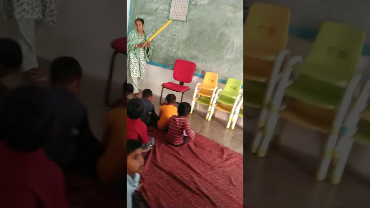 बाल वाटिका वाले बच्चों को गिनती बुलाते हुए ☺️❤️