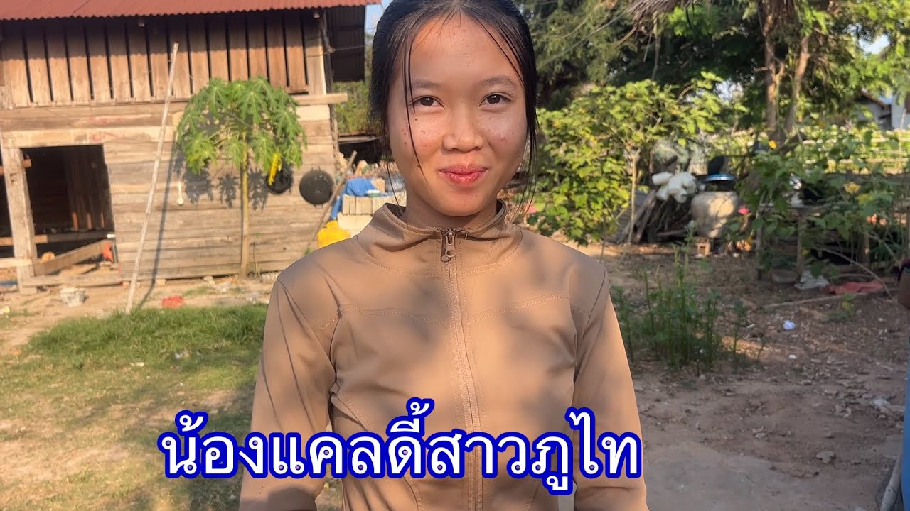 น้องแคลดี้สาวนักเรียนมอเจ็ดช่วยแม่ขายก๋วยเตี๋ยว