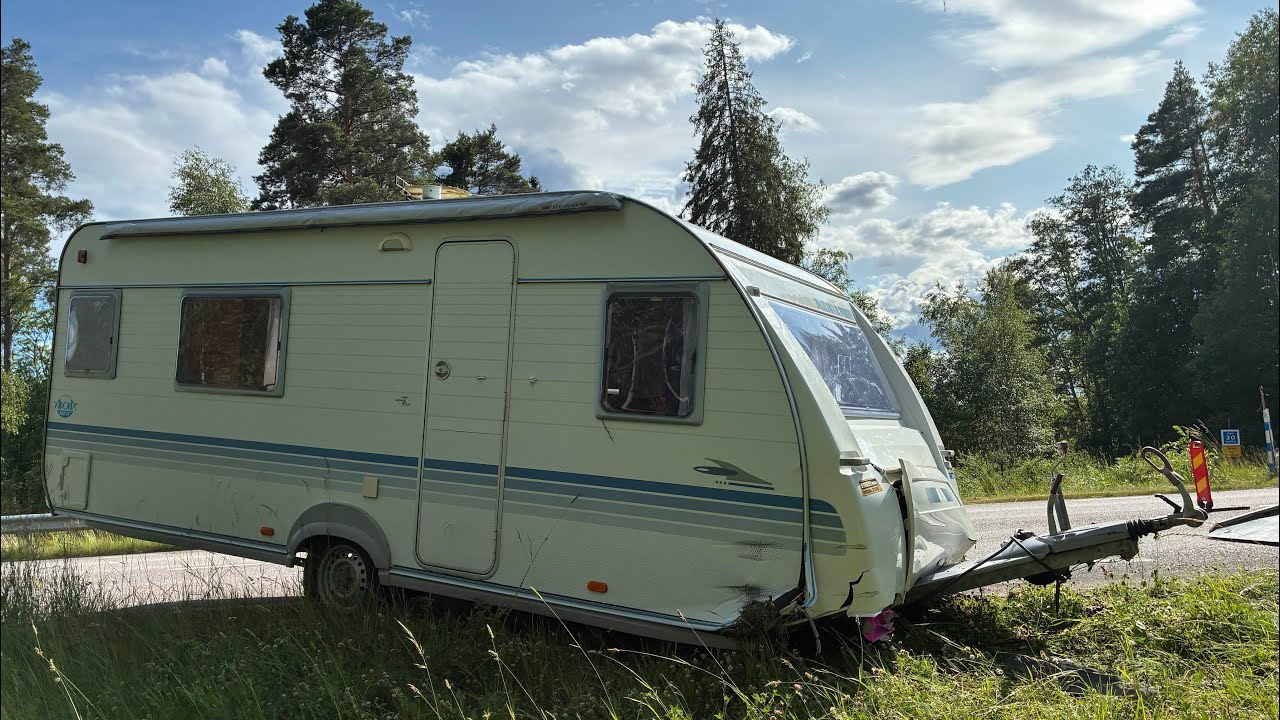 Fricamping i diket Adria adora 542ut. Husvagnen i diket, Bärgning, förklaras hur det hände 😳🇸🇪🙃