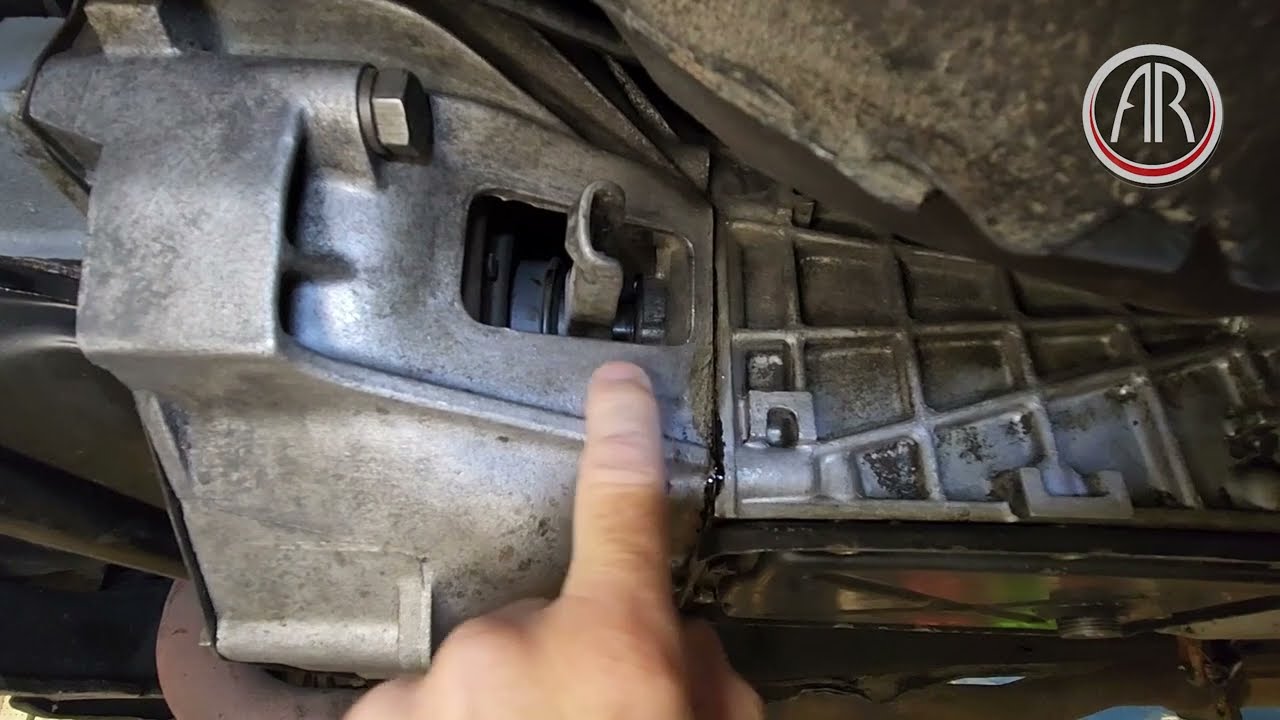 FIAT 124 Spider Tranmission Clutch Fork Boot Installation - Auto Ricambi