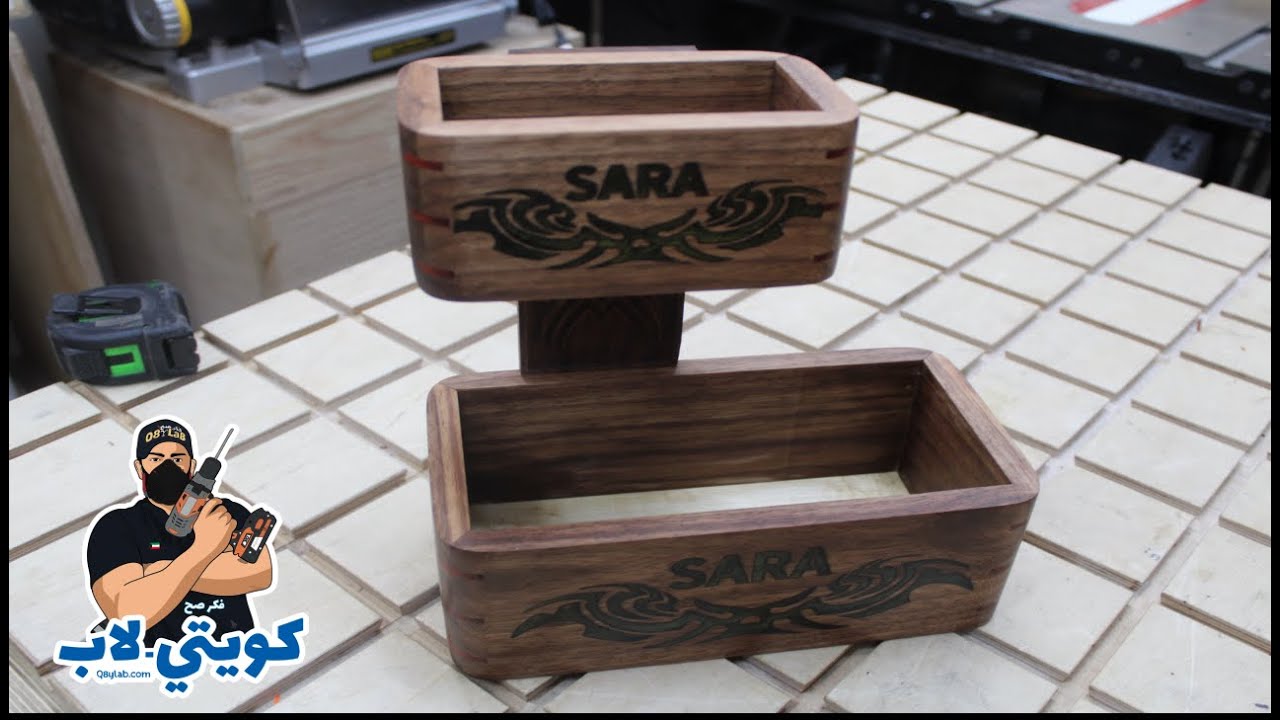 ستاند للعطور - walnut Perfumes stand