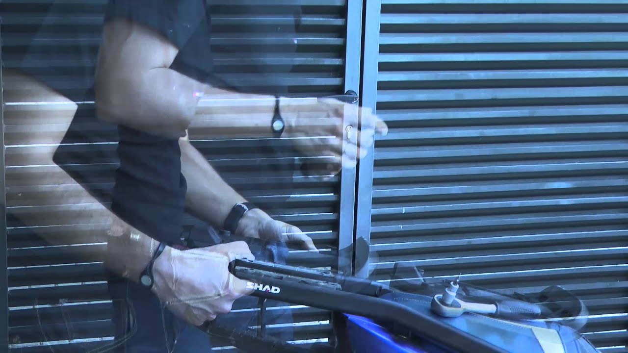 Instalación baúl Shad SH48 con tapa de Carbono
