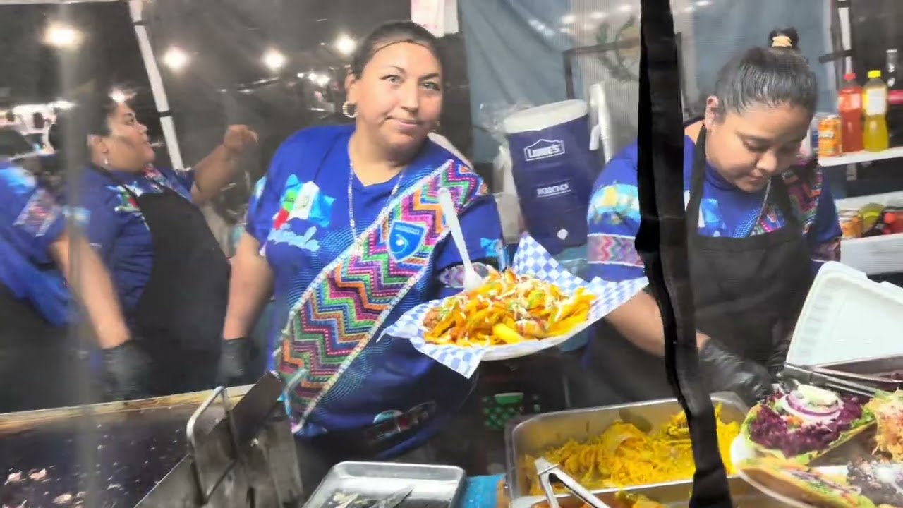 Sin buscar esto lo encontramos taco landia en Pomona California 