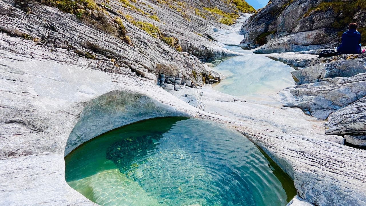 🥾 Fidaz - Bargis - Alp Mora - Gletschermühlen - Trin ☀️