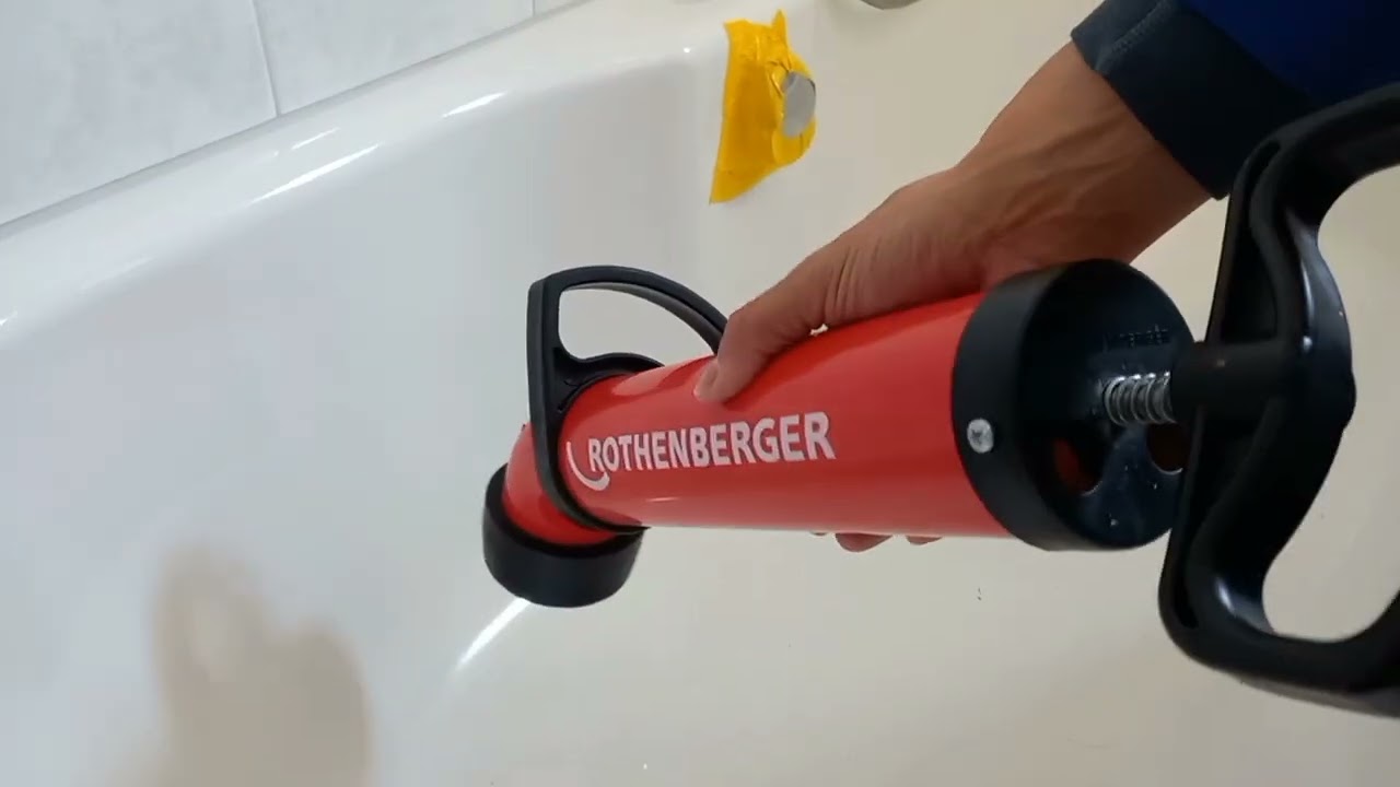 Abfluss Badewanne verstopft?Einfach entstopfen mit der Sifon Pumpe