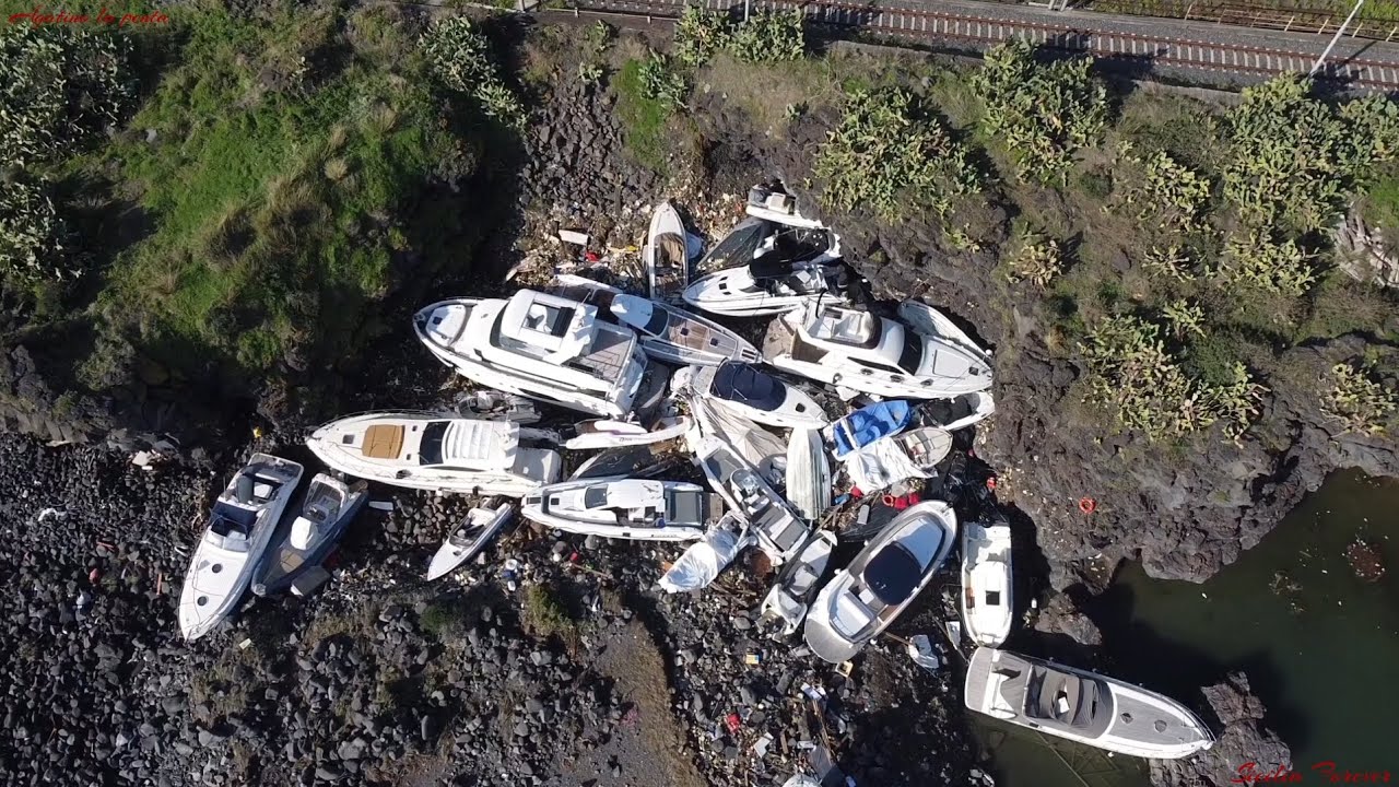 Catania il Porticciolo turistico di Rossi è la strada per l' accesso devastati dal Ciclone Harry 💯💯💯