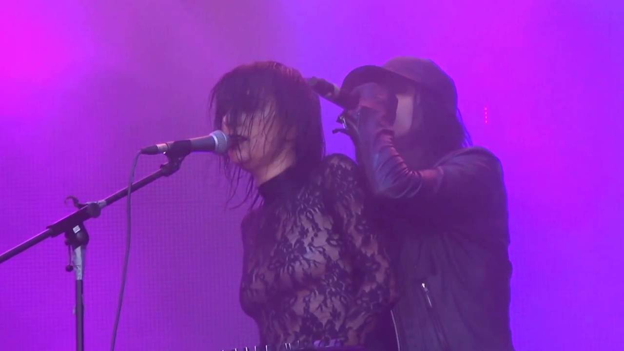 Chris Corner & Janine Gezang (IAMX) - Closer