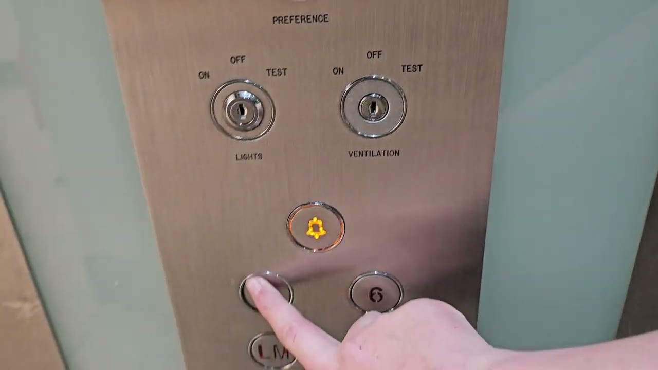 2006 Thyssenkrupp Lift @ Royal Priors Shopping Mall in Leamington spa