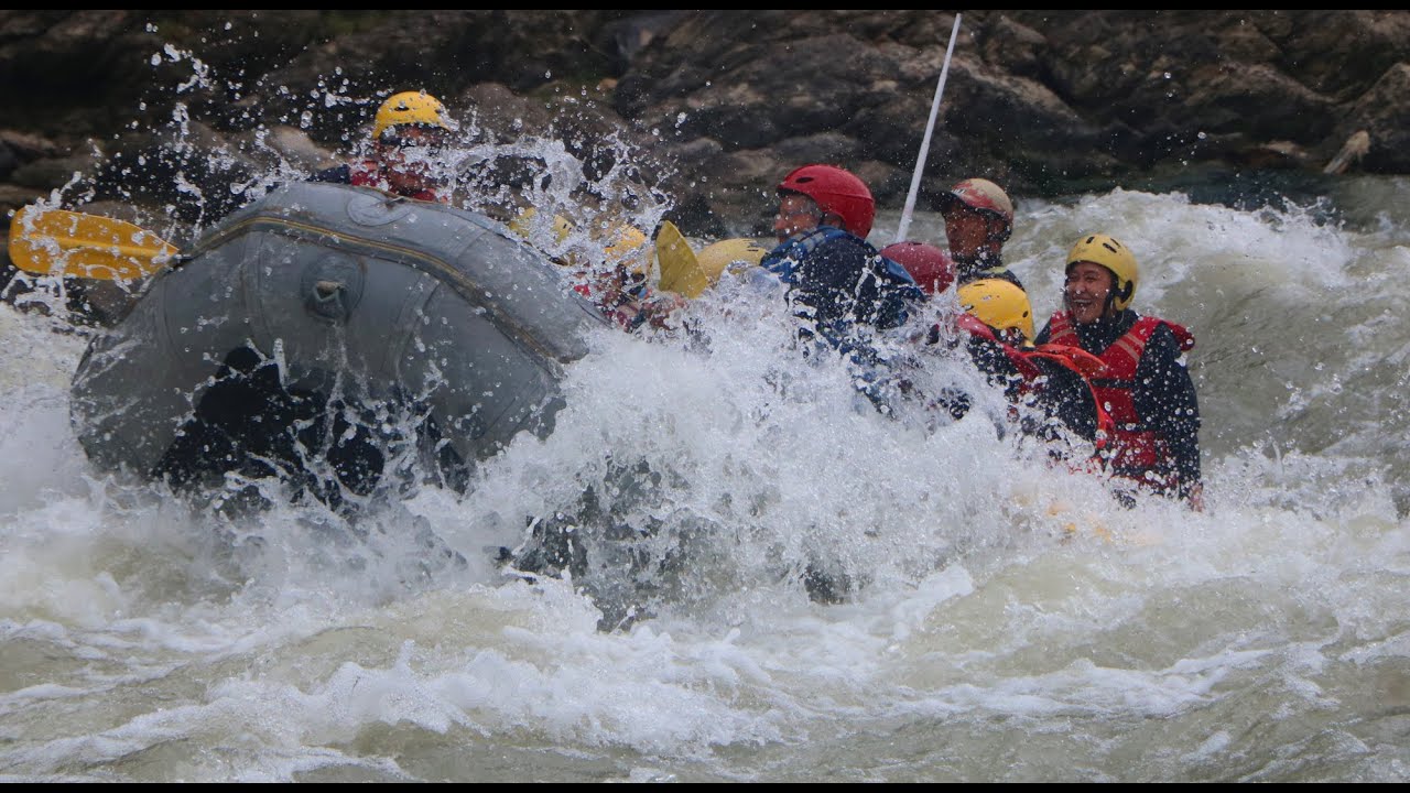 Rafting in Nepal - Exciting Rapids in Trishuli River