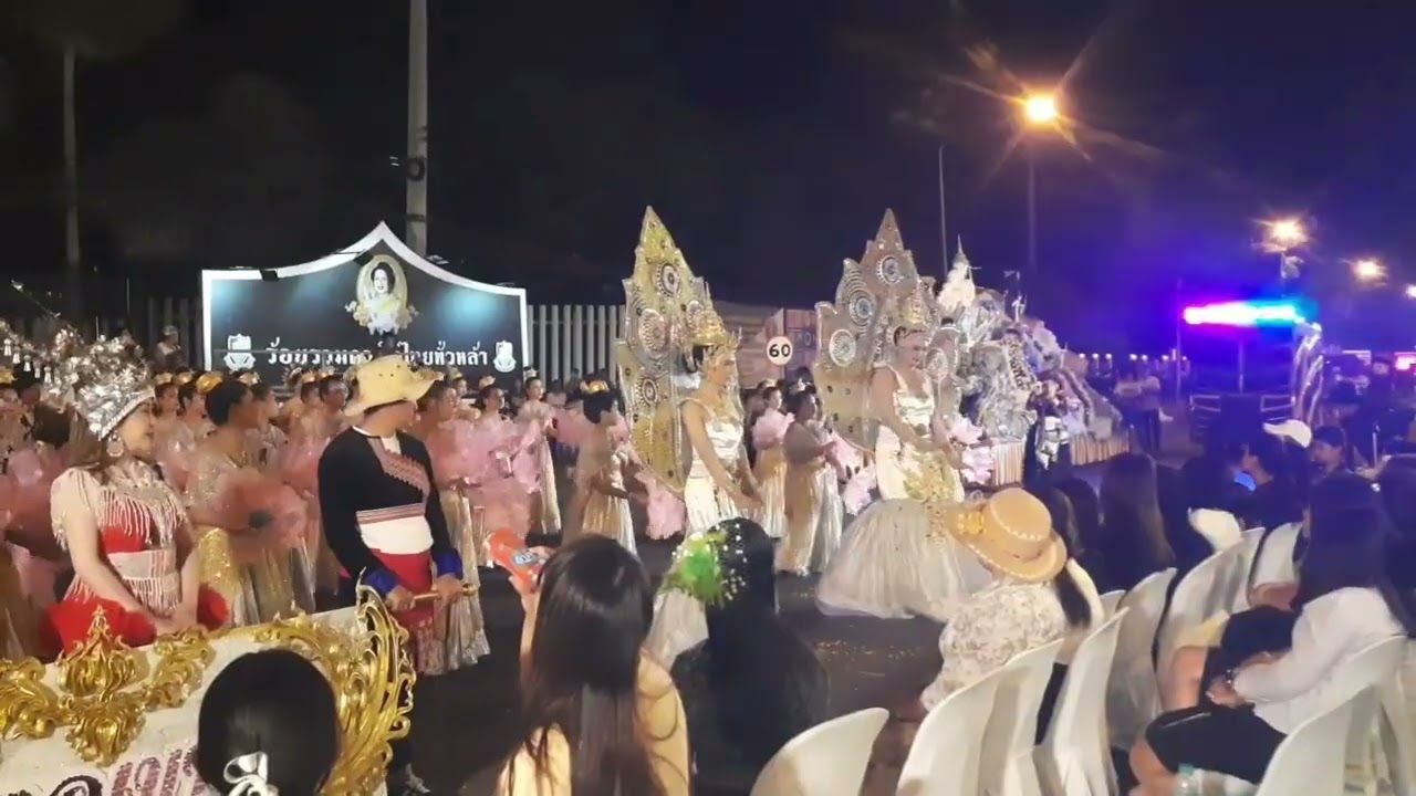 ขบวนรถบุปผชาติ อ.เขาค้อ สวยงามกับชุดชนเฝ่า งานกาชาดมะขามหวานนครบาลเพชรบูรณ์ ปี2569