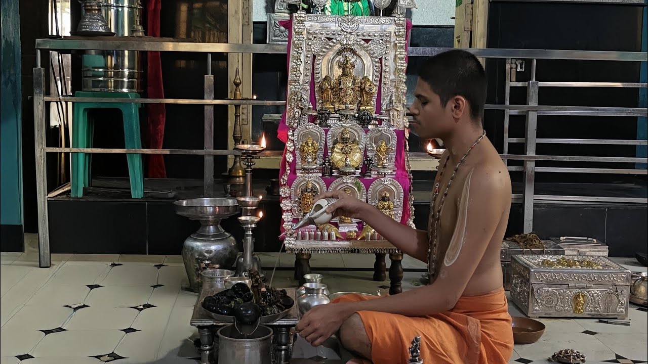 Samsthana pooja in vyasaraya mutt at kurnool by poojya sree Vedavardhana teertharu