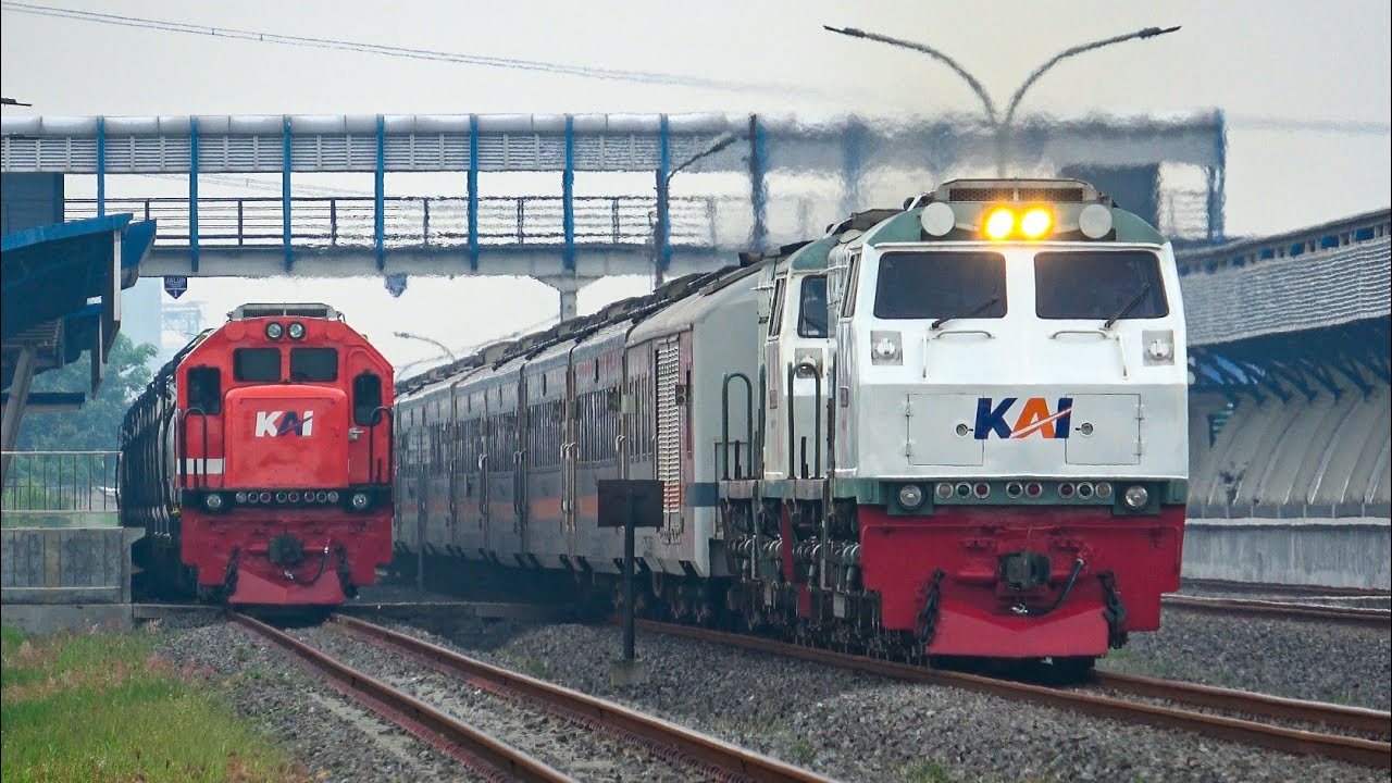 NGEBUT GILA‼️ || Nonton Kereta Api Ngebut + klakson panjang di  Stasiun Krian