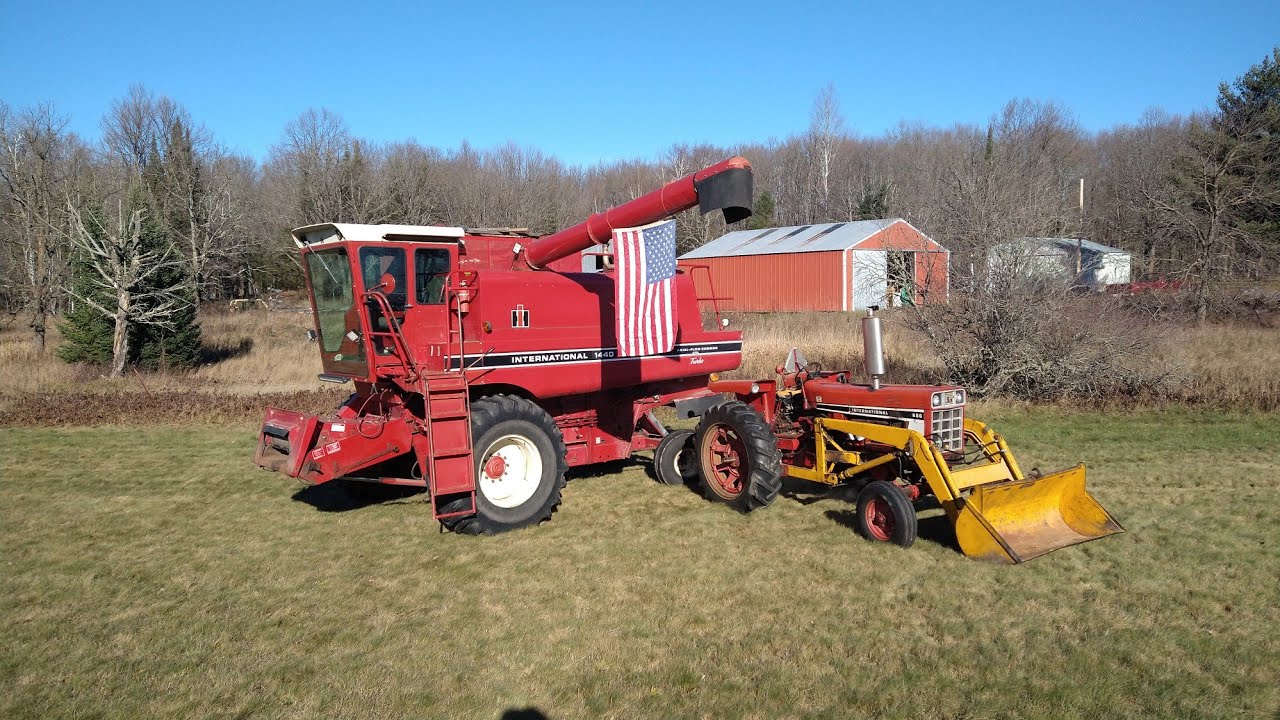 International 1440 Combine - A Look Inside