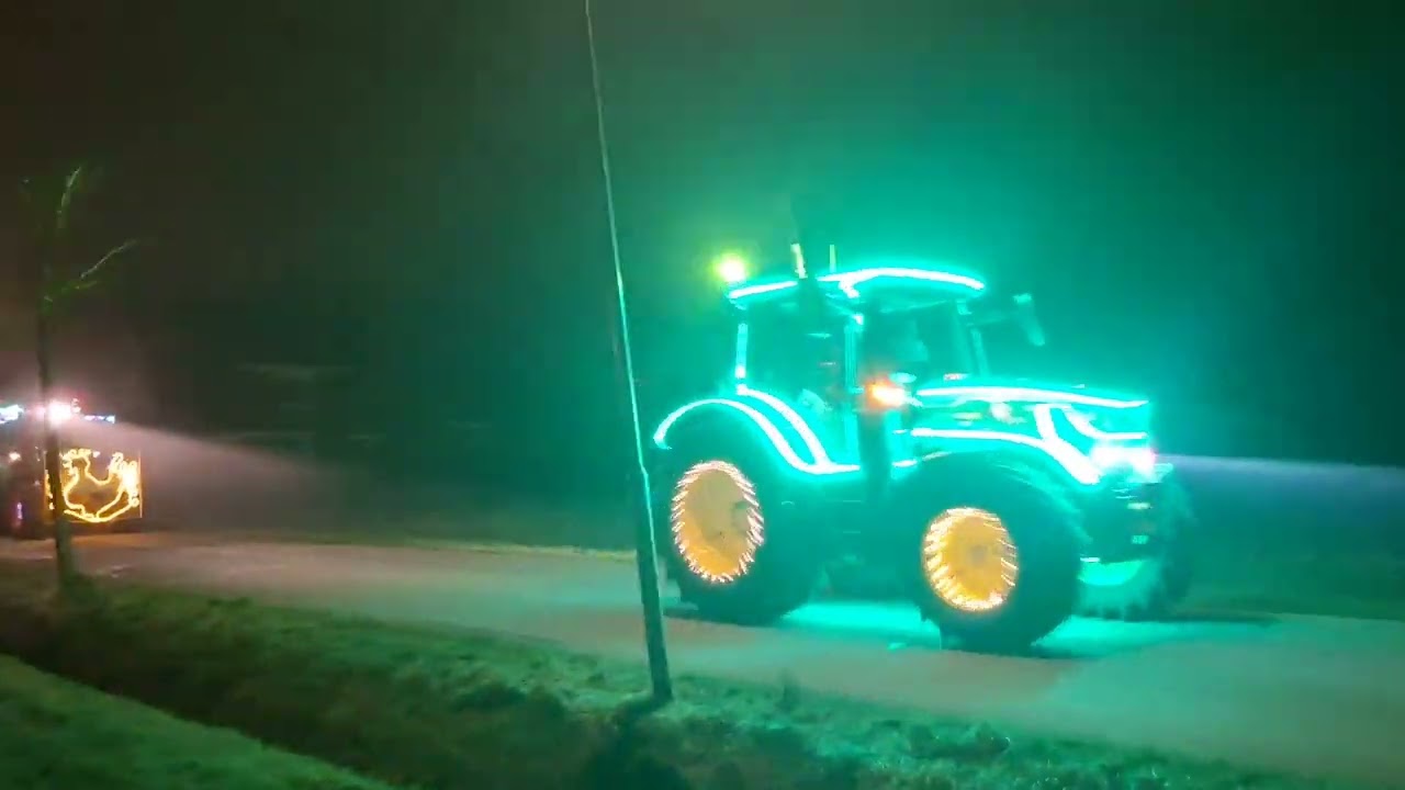 Lichtjesoptocht met trekkers door Siddeburen