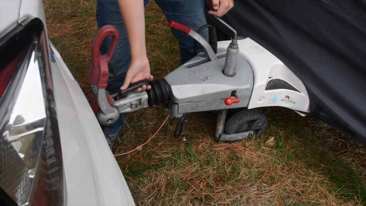 How to HITCH and UNHITCH a CARAVAN