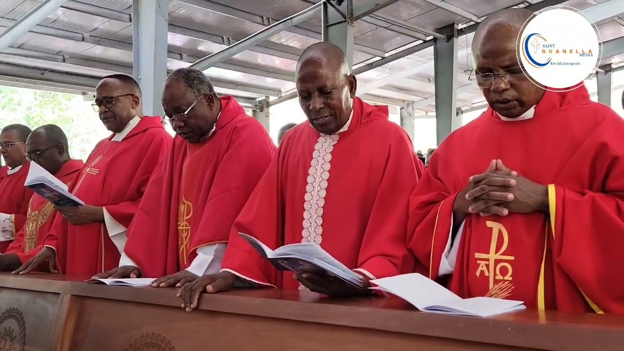 Wimbo Mkatoliki Waimbwa Madekano Wakikabidhiwa Mishumaa Ya Jubilei Kuu Kituo Cha Hija Pugu 