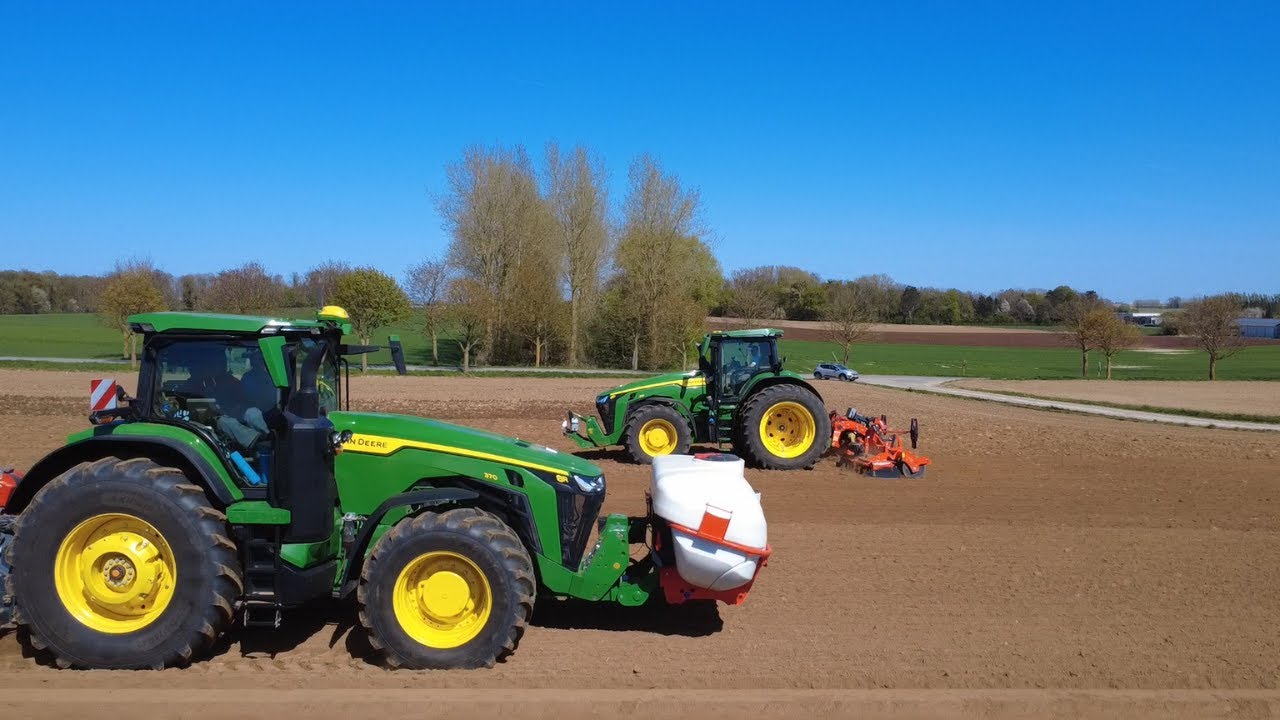 Triplé de John Deere 8R à la plantation de PDT
