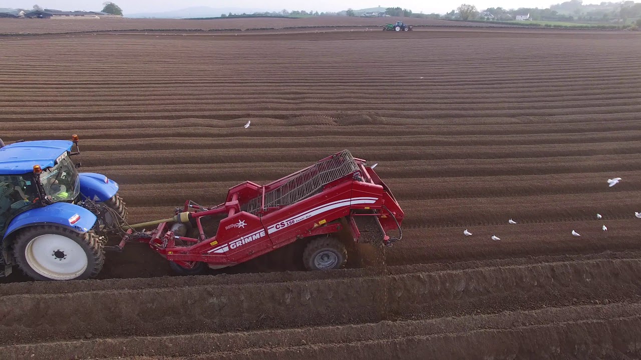 Planting Potatoes 2019 | Harkin Bros | 7 Tractors in the 1 Field | John Deere | New Holland