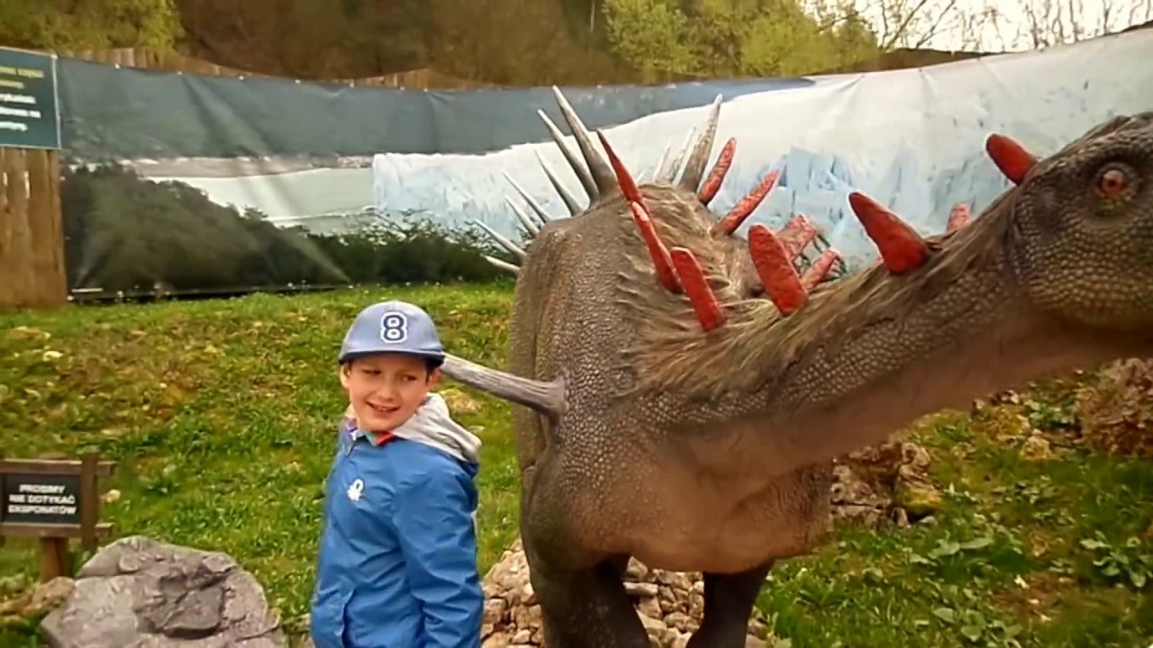 JURASSIC Park - Life size Dinosaurs Park Kids react ! Giant dinosaurs life size t-rex !