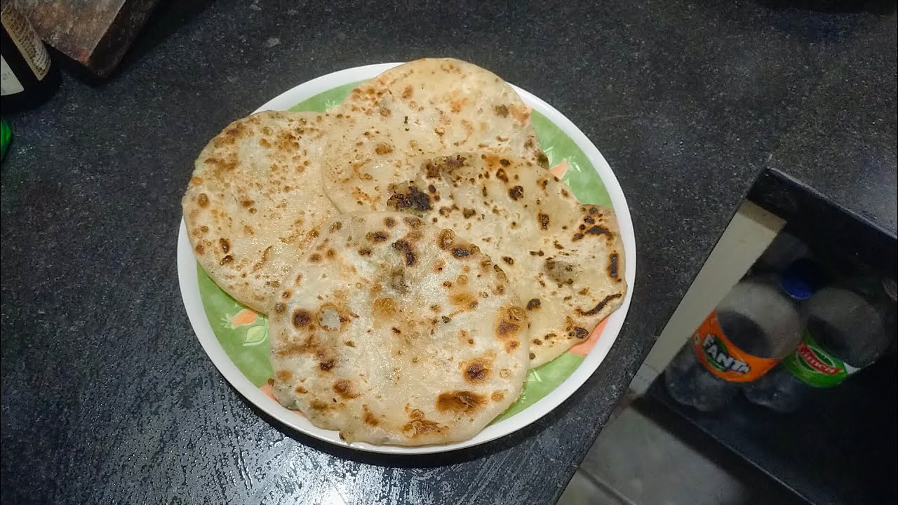 শীতকালে গরম গরম আলুর পরোটার রেসিপি।